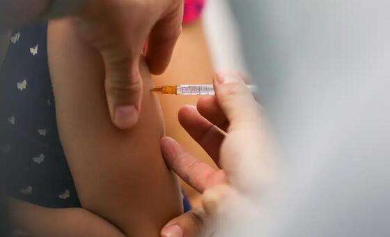 Semana de imunização destaca vacinas contra HPV em escolas do Brasil